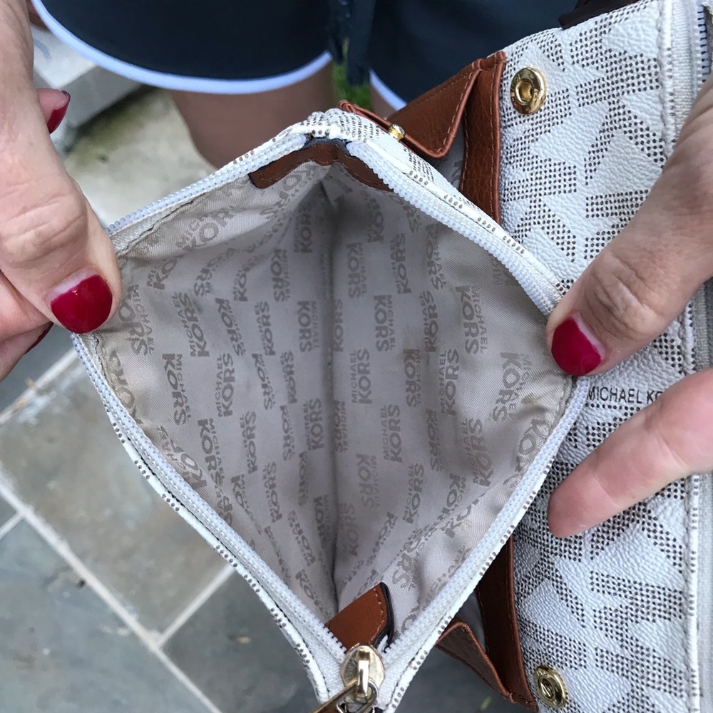 Used Michael Kors crossbody - Picture 5 of 7